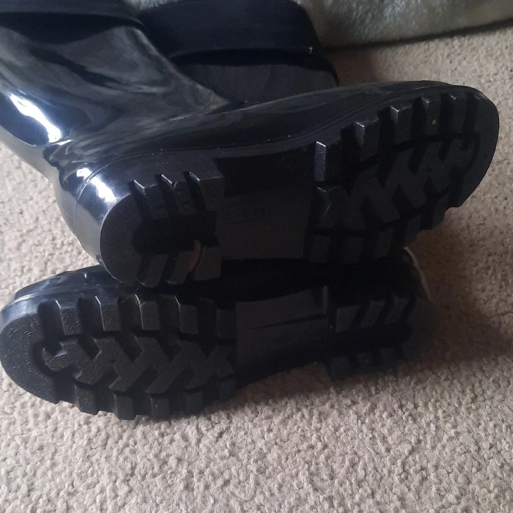 Tommy Hilfiger Black Glossy Rain Boots with Gold Logo